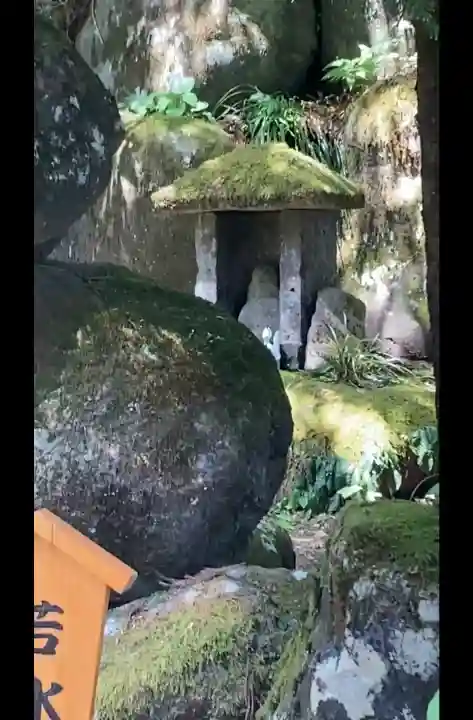 日光二荒山神社の{uncategorized: "未分類", other: "その他", undefined: "問題あり", building: "その他建物", grave: "お墓", sacred_gate: "鳥居", guardian: "狛犬", statue: "像", buddha: "仏像", history: "歴史", nature: "自然", garden: "庭園", animal: "動物", pagoda: "塔", temizu: "手水舎", mountain_gate: "山門・神門", sanctuary: "本殿・本堂", subordinate: "末社・摂社", art: "芸術", scenery: "景色", jizo: "地蔵", ema: "絵馬", goshuin: "御朱印", omikuji: "おみくじ", items: "授与品その他", amulet: "お守り", goshuincho: "御朱印帳", eats: "食事", festival: "お祭り", votive_dance: "神楽", shichigosan: "七五三参", wedding: "結婚式", experience: "体験その他", initially: "初詣", around: "周辺", anti_infection: "感染症対策"}