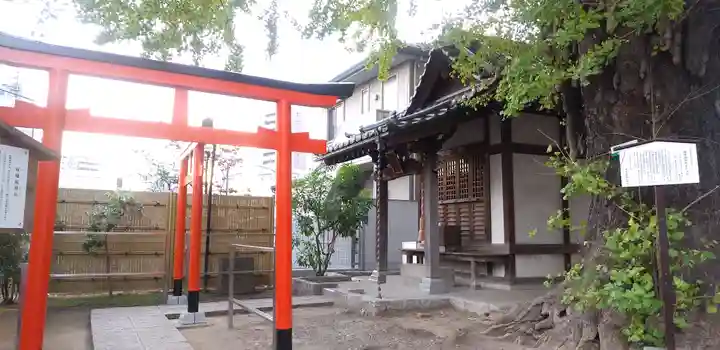 稼穡稲荷社の鳥居