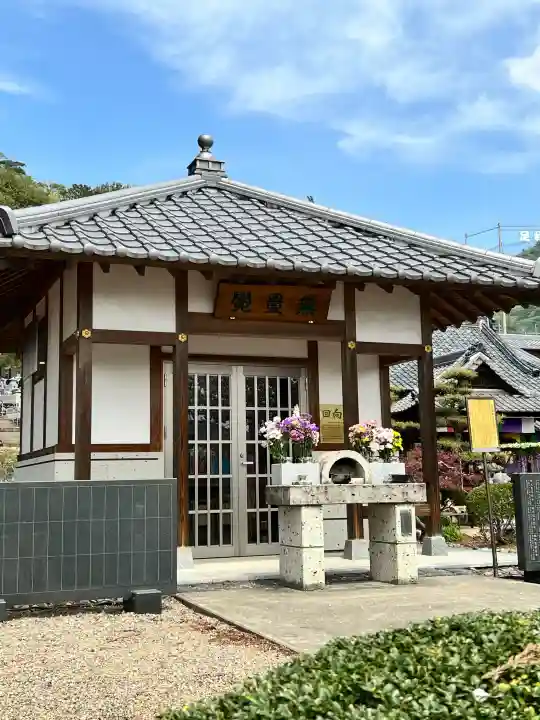 萬福寺の{uncategorized: "未分類", other: "その他", undefined: "問題あり", building: "その他建物", grave: "お墓", sacred_gate: "鳥居", guardian: "狛犬", statue: "像", buddha: "仏像", history: "歴史", nature: "自然", garden: "庭園", animal: "動物", pagoda: "塔", temizu: "手水舎", mountain_gate: "山門・神門", sanctuary: "本殿・本堂", subordinate: "末社・摂社", art: "芸術", scenery: "景色", jizo: "地蔵", ema: "絵馬", goshuin: "御朱印", omikuji: "おみくじ", items: "授与品その他", amulet: "お守り", goshuincho: "御朱印帳", eats: "食事", festival: "お祭り", votive_dance: "神楽", shichigosan: "七五三参", wedding: "結婚式", experience: "体験その他", initially: "初詣", around: "周辺", anti_infection: "感染症対策"}