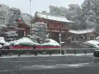 八坂神社(祇園さん)の{uncategorized: "未分類", other: "その他", undefined: "問題あり", building: "その他建物", grave: "お墓", sacred_gate: "鳥居", guardian: "狛犬", statue: "像", buddha: "仏像", history: "歴史", nature: "自然", garden: "庭園", animal: "動物", pagoda: "塔", temizu: "手水舎", mountain_gate: "山門・神門", sanctuary: "本殿・本堂", subordinate: "末社・摂社", art: "芸術", scenery: "景色", jizo: "地蔵", ema: "絵馬", goshuin: "御朱印", omikuji: "おみくじ", items: "授与品その他", amulet: "お守り", goshuincho: "御朱印帳", eats: "食事", festival: "お祭り", votive_dance: "神楽", shichigosan: "七五三参", wedding: "結婚式", experience: "体験その他", initially: "初詣", around: "周辺", anti_infection: "感染症対策"}