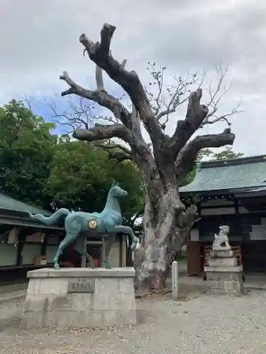 金岡神社の像