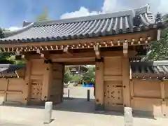 西新井大師総持寺の山門