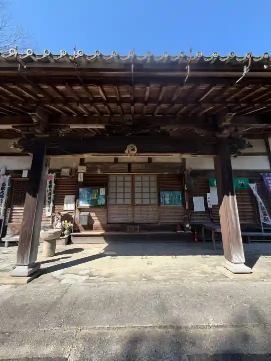 中之坊寺の{uncategorized: "未分類", other: "その他", undefined: "問題あり", building: "その他建物", grave: "お墓", sacred_gate: "鳥居", guardian: "狛犬", statue: "像", buddha: "仏像", history: "歴史", nature: "自然", garden: "庭園", animal: "動物", pagoda: "塔", temizu: "手水舎", mountain_gate: "山門・神門", sanctuary: "本殿・本堂", subordinate: "末社・摂社", art: "芸術", scenery: "景色", jizo: "地蔵", ema: "絵馬", goshuin: "御朱印", omikuji: "おみくじ", items: "授与品その他", amulet: "お守り", goshuincho: "御朱印帳", eats: "食事", festival: "お祭り", votive_dance: "神楽", shichigosan: "七五三参", wedding: "結婚式", experience: "体験その他", initially: "初詣", around: "周辺", anti_infection: "感染症対策"}