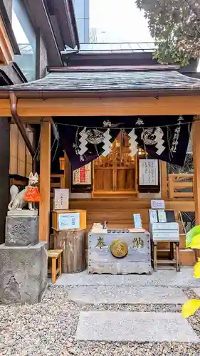 五十稲荷神社(栄寿稲荷神社)の本殿