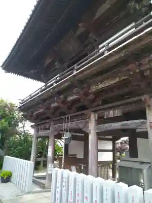 観音寺の山門・神門
