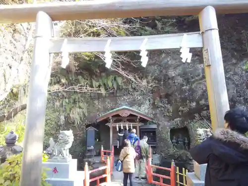 銭洗弁財天宇賀福神社の鳥居