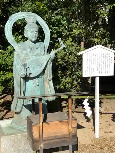 和田神社の像