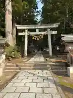 雄山神社中宮祈願殿の{uncategorized: "未分類", other: "その他", undefined: "問題あり", building: "その他建物", grave: "お墓", sacred_gate: "鳥居", guardian: "狛犬", statue: "像", buddha: "仏像", history: "歴史", nature: "自然", garden: "庭園", animal: "動物", pagoda: "塔", temizu: "手水舎", mountain_gate: "山門・神門", sanctuary: "本殿・本堂", subordinate: "末社・摂社", art: "芸術", scenery: "景色", jizo: "地蔵", ema: "絵馬", goshuin: "御朱印", omikuji: "おみくじ", items: "授与品その他", amulet: "お守り", goshuincho: "御朱印帳", eats: "食事", festival: "お祭り", votive_dance: "神楽", shichigosan: "七五三参", wedding: "結婚式", experience: "体験その他", initially: "初詣", around: "周辺", anti_infection: "感染症対策"}