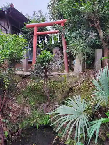 横浜御嶽神社の鳥居