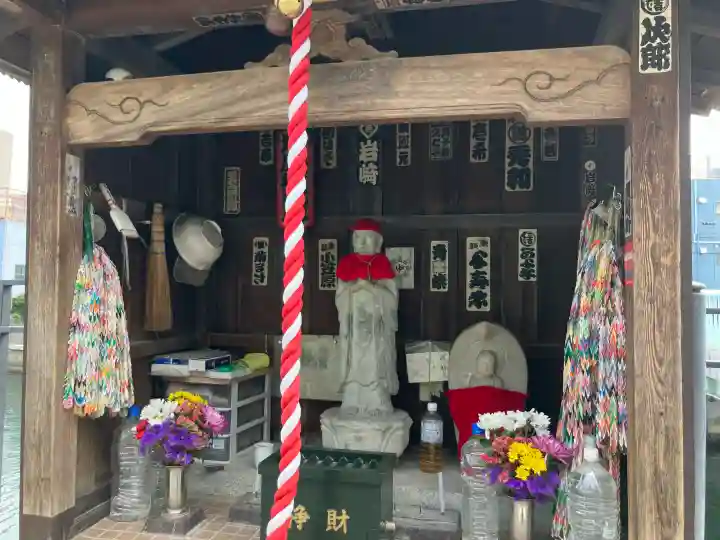 道慶地蔵尊の{uncategorized: "未分類", other: "その他", undefined: "問題あり", building: "その他建物", grave: "お墓", sacred_gate: "鳥居", guardian: "狛犬", statue: "像", buddha: "仏像", history: "歴史", nature: "自然", garden: "庭園", animal: "動物", pagoda: "塔", temizu: "手水舎", mountain_gate: "山門・神門", sanctuary: "本殿・本堂", subordinate: "末社・摂社", art: "芸術", scenery: "景色", jizo: "地蔵", ema: "絵馬", goshuin: "御朱印", omikuji: "おみくじ", items: "授与品その他", amulet: "お守り", goshuincho: "御朱印帳", eats: "食事", festival: "お祭り", votive_dance: "神楽", shichigosan: "七五三参", wedding: "結婚式", experience: "体験その他", initially: "初詣", around: "周辺", anti_infection: "感染症対策"}