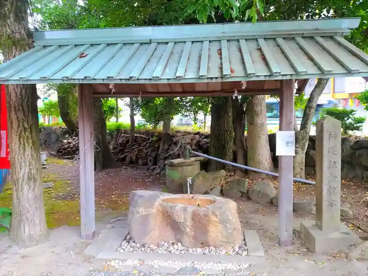 世木神社の手水舎