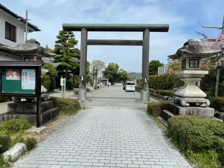 滋賀県護国神社の{uncategorized: "未分類", other: "その他", undefined: "問題あり", building: "その他建物", grave: "お墓", sacred_gate: "鳥居", guardian: "狛犬", statue: "像", buddha: "仏像", history: "歴史", nature: "自然", garden: "庭園", animal: "動物", pagoda: "塔", temizu: "手水舎", mountain_gate: "山門・神門", sanctuary: "本殿・本堂", subordinate: "末社・摂社", art: "芸術", scenery: "景色", jizo: "地蔵", ema: "絵馬", goshuin: "御朱印", omikuji: "おみくじ", items: "授与品その他", amulet: "お守り", goshuincho: "御朱印帳", eats: "食事", festival: "お祭り", votive_dance: "神楽", shichigosan: "七五三参", wedding: "結婚式", experience: "体験その他", initially: "初詣", around: "周辺", anti_infection: "感染症対策"}