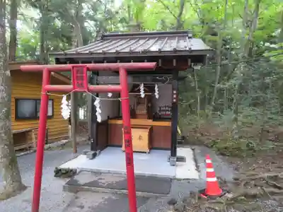 新屋山神社の末社・摂社
