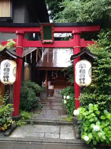 五十稲荷神社(栄寿稲荷神社)の鳥居