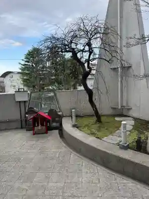 北谷稲荷神社の{uncategorized: "未分類", other: "その他", undefined: "問題あり", building: "その他建物", grave: "お墓", sacred_gate: "鳥居", guardian: "狛犬", statue: "像", buddha: "仏像", history: "歴史", nature: "自然", garden: "庭園", animal: "動物", pagoda: "塔", temizu: "手水舎", mountain_gate: "山門・神門", sanctuary: "本殿・本堂", subordinate: "末社・摂社", art: "芸術", scenery: "景色", jizo: "地蔵", ema: "絵馬", goshuin: "御朱印", omikuji: "おみくじ", items: "授与品その他", amulet: "お守り", goshuincho: "御朱印帳", eats: "食事", festival: "お祭り", votive_dance: "神楽", shichigosan: "七五三参", wedding: "結婚式", experience: "体験その他", initially: "初詣", around: "周辺", anti_infection: "感染症対策"}