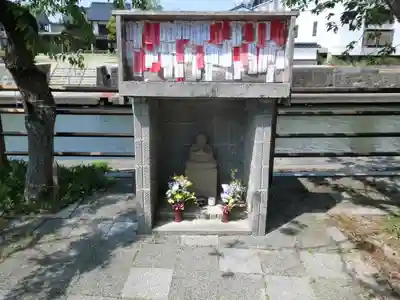 塚と橋地蔵の地蔵