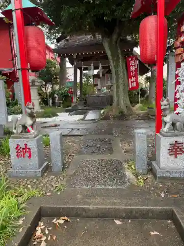大島稲荷神社の{uncategorized: "未分類", other: "その他", undefined: "問題あり", building: "その他建物", grave: "お墓", sacred_gate: "鳥居", guardian: "狛犬", statue: "像", buddha: "仏像", history: "歴史", nature: "自然", garden: "庭園", animal: "動物", pagoda: "塔", temizu: "手水舎", mountain_gate: "山門・神門", sanctuary: "本殿・本堂", subordinate: "末社・摂社", art: "芸術", scenery: "景色", jizo: "地蔵", ema: "絵馬", goshuin: "御朱印", omikuji: "おみくじ", items: "授与品その他", amulet: "お守り", goshuincho: "御朱印帳", eats: "食事", festival: "お祭り", votive_dance: "神楽", shichigosan: "七五三参", wedding: "結婚式", experience: "体験その他", initially: "初詣", around: "周辺", anti_infection: "感染症対策"}