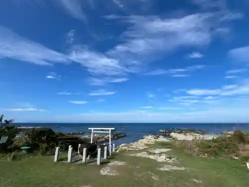 洲崎神社の{uncategorized: "未分類", other: "その他", undefined: "問題あり", building: "その他建物", grave: "お墓", sacred_gate: "鳥居", guardian: "狛犬", statue: "像", buddha: "仏像", history: "歴史", nature: "自然", garden: "庭園", animal: "動物", pagoda: "塔", temizu: "手水舎", mountain_gate: "山門・神門", sanctuary: "本殿・本堂", subordinate: "末社・摂社", art: "芸術", scenery: "景色", jizo: "地蔵", ema: "絵馬", goshuin: "御朱印", omikuji: "おみくじ", items: "授与品その他", amulet: "お守り", goshuincho: "御朱印帳", eats: "食事", festival: "お祭り", votive_dance: "神楽", shichigosan: "七五三参", wedding: "結婚式", experience: "体験その他", initially: "初詣", around: "周辺", anti_infection: "感染症対策"}