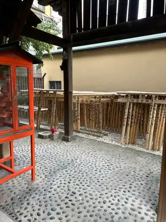 被官稲荷神社の鳥居