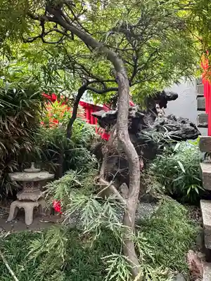 講武稲荷神社の庭園