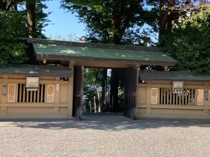東郷神社の山門・神門