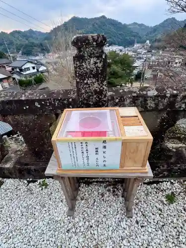 陶山神社の{uncategorized: "未分類", other: "その他", undefined: "問題あり", building: "その他建物", grave: "お墓", sacred_gate: "鳥居", guardian: "狛犬", statue: "像", buddha: "仏像", history: "歴史", nature: "自然", garden: "庭園", animal: "動物", pagoda: "塔", temizu: "手水舎", mountain_gate: "山門・神門", sanctuary: "本殿・本堂", subordinate: "末社・摂社", art: "芸術", scenery: "景色", jizo: "地蔵", ema: "絵馬", goshuin: "御朱印", omikuji: "おみくじ", items: "授与品その他", amulet: "お守り", goshuincho: "御朱印帳", eats: "食事", festival: "お祭り", votive_dance: "神楽", shichigosan: "七五三参", wedding: "結婚式", experience: "体験その他", initially: "初詣", around: "周辺", anti_infection: "感染症対策"}