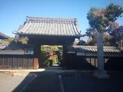 曼陀羅寺の山門