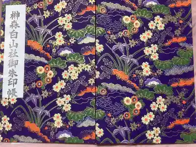 御朱印帳です。
書かれるページ数は少ないです。