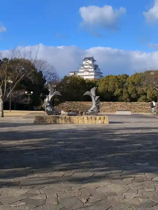 兵庫縣姫路護國神社の{uncategorized: "未分類", other: "その他", undefined: "問題あり", building: "その他建物", grave: "お墓", sacred_gate: "鳥居", guardian: "狛犬", statue: "像", buddha: "仏像", history: "歴史", nature: "自然", garden: "庭園", animal: "動物", pagoda: "塔", temizu: "手水舎", mountain_gate: "山門・神門", sanctuary: "本殿・本堂", subordinate: "末社・摂社", art: "芸術", scenery: "景色", jizo: "地蔵", ema: "絵馬", goshuin: "御朱印", omikuji: "おみくじ", items: "授与品その他", amulet: "お守り", goshuincho: "御朱印帳", eats: "食事", festival: "お祭り", votive_dance: "神楽", shichigosan: "七五三参", wedding: "結婚式", experience: "体験その他", initially: "初詣", around: "周辺", anti_infection: "感染症対策"}