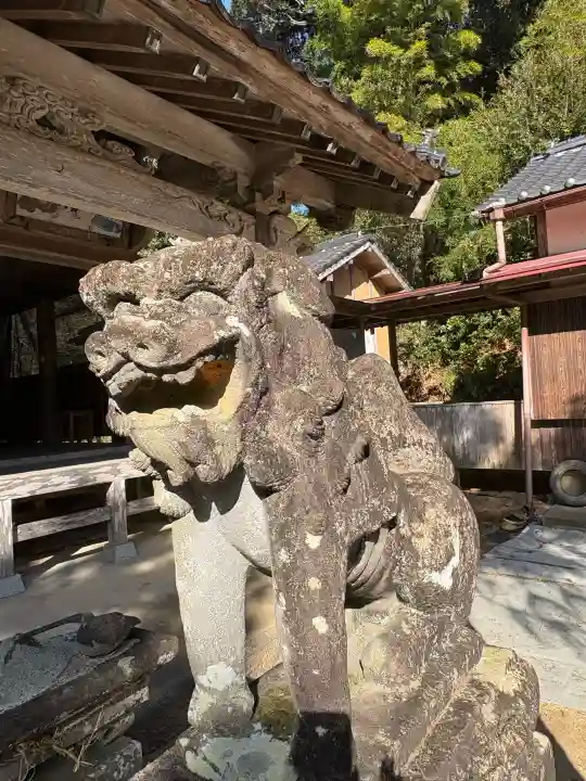 糸島市宇美八幡宮の狛犬