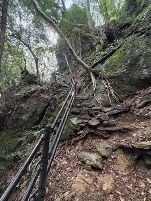 韓竈神社の{uncategorized: "未分類", other: "その他", undefined: "問題あり", building: "その他建物", grave: "お墓", sacred_gate: "鳥居", guardian: "狛犬", statue: "像", buddha: "仏像", history: "歴史", nature: "自然", garden: "庭園", animal: "動物", pagoda: "塔", temizu: "手水舎", mountain_gate: "山門・神門", sanctuary: "本殿・本堂", subordinate: "末社・摂社", art: "芸術", scenery: "景色", jizo: "地蔵", ema: "絵馬", goshuin: "御朱印", omikuji: "おみくじ", items: "授与品その他", amulet: "お守り", goshuincho: "御朱印帳", eats: "食事", festival: "お祭り", votive_dance: "神楽", shichigosan: "七五三参", wedding: "結婚式", experience: "体験その他", initially: "初詣", around: "周辺", anti_infection: "感染症対策"}
