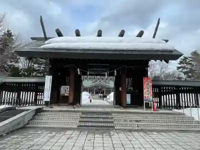札幌護國神社の山門・神門