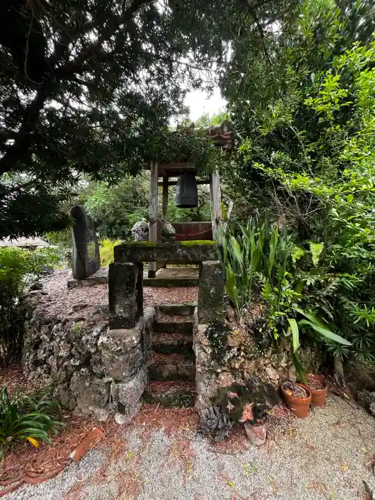 喜宝院の{uncategorized: "未分類", other: "その他", undefined: "問題あり", building: "その他建物", grave: "お墓", sacred_gate: "鳥居", guardian: "狛犬", statue: "像", buddha: "仏像", history: "歴史", nature: "自然", garden: "庭園", animal: "動物", pagoda: "塔", temizu: "手水舎", mountain_gate: "山門・神門", sanctuary: "本殿・本堂", subordinate: "末社・摂社", art: "芸術", scenery: "景色", jizo: "地蔵", ema: "絵馬", goshuin: "御朱印", omikuji: "おみくじ", items: "授与品その他", amulet: "お守り", goshuincho: "御朱印帳", eats: "食事", festival: "お祭り", votive_dance: "神楽", shichigosan: "七五三参", wedding: "結婚式", experience: "体験その他", initially: "初詣", around: "周辺", anti_infection: "感染症対策"}