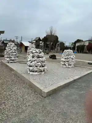 姫嶋神社の{uncategorized: "未分類", other: "その他", undefined: "問題あり", building: "その他建物", grave: "お墓", sacred_gate: "鳥居", guardian: "狛犬", statue: "像", buddha: "仏像", history: "歴史", nature: "自然", garden: "庭園", animal: "動物", pagoda: "塔", temizu: "手水舎", mountain_gate: "山門・神門", sanctuary: "本殿・本堂", subordinate: "末社・摂社", art: "芸術", scenery: "景色", jizo: "地蔵", ema: "絵馬", goshuin: "御朱印", omikuji: "おみくじ", items: "授与品その他", amulet: "お守り", goshuincho: "御朱印帳", eats: "食事", festival: "お祭り", votive_dance: "神楽", shichigosan: "七五三参", wedding: "結婚式", experience: "体験その他", initially: "初詣", around: "周辺", anti_infection: "感染症対策"}