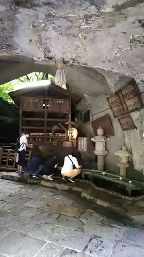 銭洗弁財天宇賀福神社の本殿・本堂