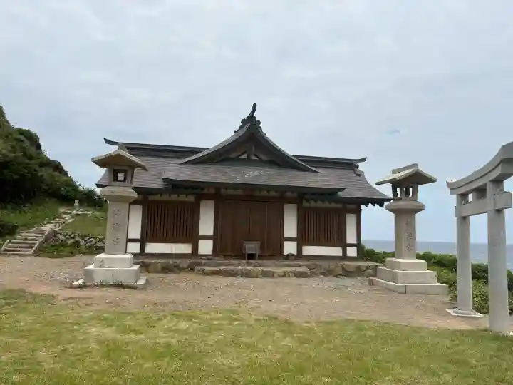 宗像大社沖津宮遥拝所の{uncategorized: "未分類", other: "その他", undefined: "問題あり", building: "その他建物", grave: "お墓", sacred_gate: "鳥居", guardian: "狛犬", statue: "像", buddha: "仏像", history: "歴史", nature: "自然", garden: "庭園", animal: "動物", pagoda: "塔", temizu: "手水舎", mountain_gate: "山門・神門", sanctuary: "本殿・本堂", subordinate: "末社・摂社", art: "芸術", scenery: "景色", jizo: "地蔵", ema: "絵馬", goshuin: "御朱印", omikuji: "おみくじ", items: "授与品その他", amulet: "お守り", goshuincho: "御朱印帳", eats: "食事", festival: "お祭り", votive_dance: "神楽", shichigosan: "七五三参", wedding: "結婚式", experience: "体験その他", initially: "初詣", around: "周辺", anti_infection: "感染症対策"}