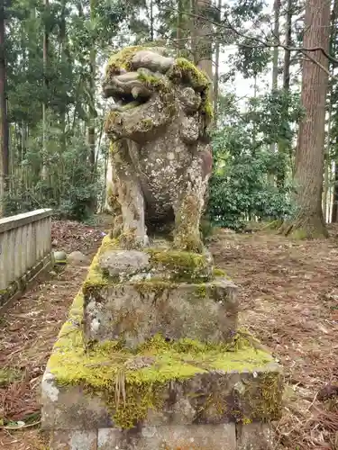 栴壇野神社の狛犬