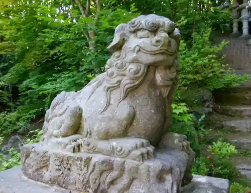 開拓神社（紅櫻公園）の狛犬