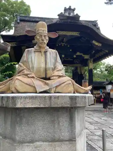 豊国神社の像