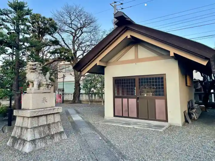 熊野神社の{uncategorized: "未分類", other: "その他", undefined: "問題あり", building: "その他建物", grave: "お墓", sacred_gate: "鳥居", guardian: "狛犬", statue: "像", buddha: "仏像", history: "歴史", nature: "自然", garden: "庭園", animal: "動物", pagoda: "塔", temizu: "手水舎", mountain_gate: "山門・神門", sanctuary: "本殿・本堂", subordinate: "末社・摂社", art: "芸術", scenery: "景色", jizo: "地蔵", ema: "絵馬", goshuin: "御朱印", omikuji: "おみくじ", items: "授与品その他", amulet: "お守り", goshuincho: "御朱印帳", eats: "食事", festival: "お祭り", votive_dance: "神楽", shichigosan: "七五三参", wedding: "結婚式", experience: "体験その他", initially: "初詣", around: "周辺", anti_infection: "感染症対策"}