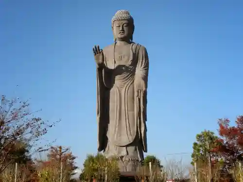 東本願寺本廟 牛久浄苑（牛久大仏）の{uncategorized: "未分類", other: "その他", undefined: "問題あり", building: "その他建物", grave: "お墓", sacred_gate: "鳥居", guardian: "狛犬", statue: "像", buddha: "仏像", history: "歴史", nature: "自然", garden: "庭園", animal: "動物", pagoda: "塔", temizu: "手水舎", mountain_gate: "山門・神門", sanctuary: "本殿・本堂", subordinate: "末社・摂社", art: "芸術", scenery: "景色", jizo: "地蔵", ema: "絵馬", goshuin: "御朱印", omikuji: "おみくじ", items: "授与品その他", amulet: "お守り", goshuincho: "御朱印帳", eats: "食事", festival: "お祭り", votive_dance: "神楽", shichigosan: "七五三参", wedding: "結婚式", experience: "体験その他", initially: "初詣", around: "周辺", anti_infection: "感染症対策"}