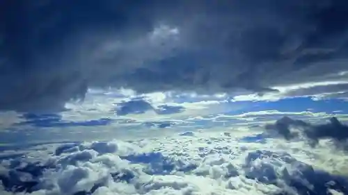 富士山頂上浅間大社奥宮の景色