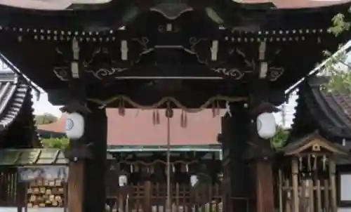 六孫王神社の山門・神門