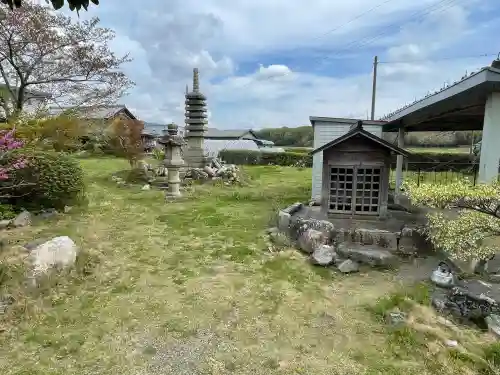 長徳寺の{uncategorized: "未分類", other: "その他", undefined: "問題あり", building: "その他建物", grave: "お墓", sacred_gate: "鳥居", guardian: "狛犬", statue: "像", buddha: "仏像", history: "歴史", nature: "自然", garden: "庭園", animal: "動物", pagoda: "塔", temizu: "手水舎", mountain_gate: "山門・神門", sanctuary: "本殿・本堂", subordinate: "末社・摂社", art: "芸術", scenery: "景色", jizo: "地蔵", ema: "絵馬", goshuin: "御朱印", omikuji: "おみくじ", items: "授与品その他", amulet: "お守り", goshuincho: "御朱印帳", eats: "食事", festival: "お祭り", votive_dance: "神楽", shichigosan: "七五三参", wedding: "結婚式", experience: "体験その他", initially: "初詣", around: "周辺", anti_infection: "感染症対策"}