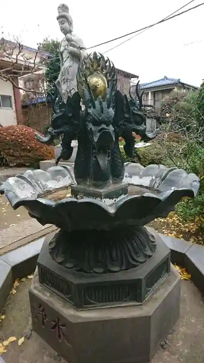 秋本寺の手水舎