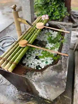 平出雷電神社の手水舎