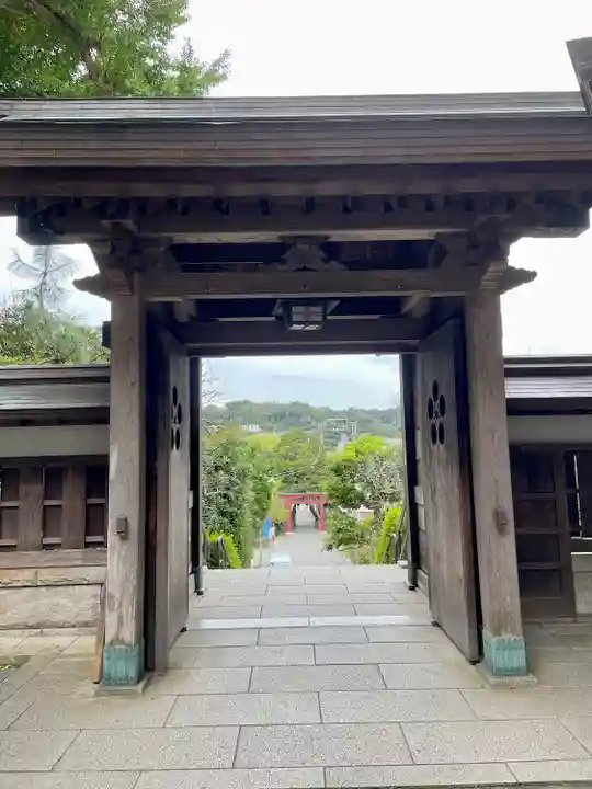 荏柄天神社の山門・神門