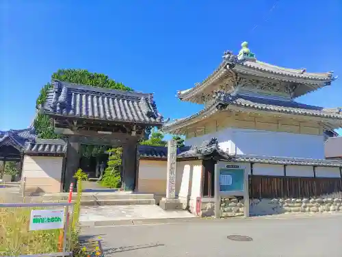 宝蓮寺の山門・神門