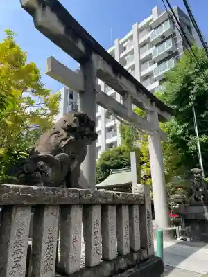 東神奈川熊野神社の{uncategorized: "未分類", other: "その他", undefined: "問題あり", building: "その他建物", grave: "お墓", sacred_gate: "鳥居", guardian: "狛犬", statue: "像", buddha: "仏像", history: "歴史", nature: "自然", garden: "庭園", animal: "動物", pagoda: "塔", temizu: "手水舎", mountain_gate: "山門・神門", sanctuary: "本殿・本堂", subordinate: "末社・摂社", art: "芸術", scenery: "景色", jizo: "地蔵", ema: "絵馬", goshuin: "御朱印", omikuji: "おみくじ", items: "授与品その他", amulet: "お守り", goshuincho: "御朱印帳", eats: "食事", festival: "お祭り", votive_dance: "神楽", shichigosan: "七五三参", wedding: "結婚式", experience: "体験その他", initially: "初詣", around: "周辺", anti_infection: "感染症対策"}