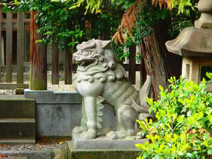 溝旗神社(肇國神社)の狛犬